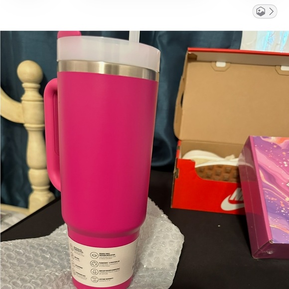 Stanley Vibrant Pink H2.0 Tumbler - Picture 4 of 8